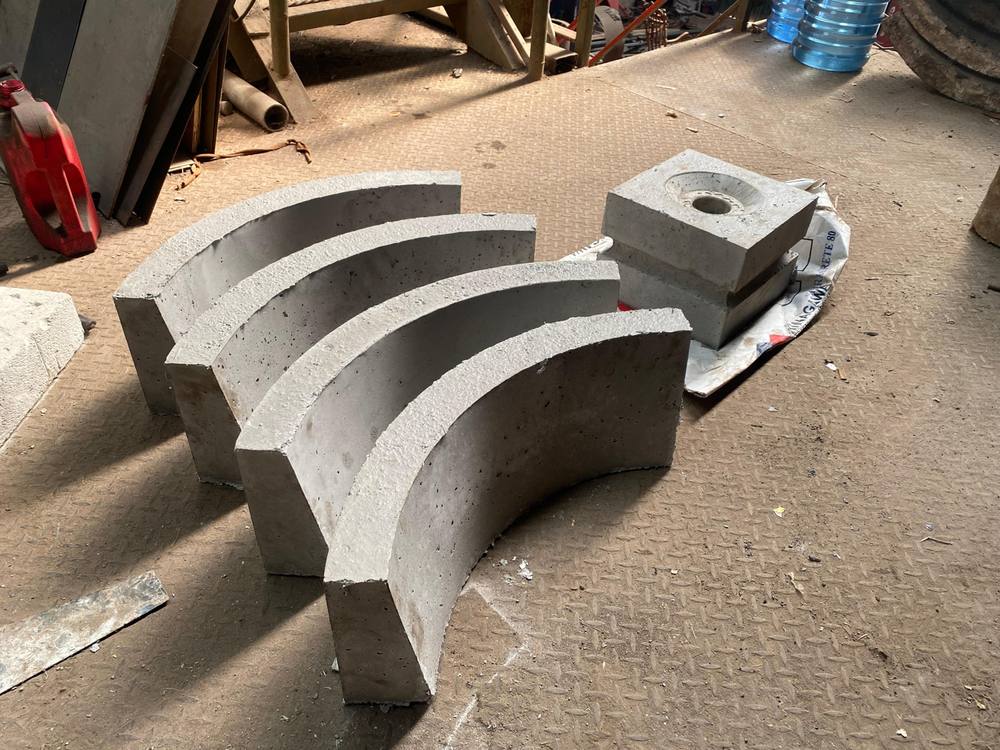 Pembuatan precast shape refraktori di workshop